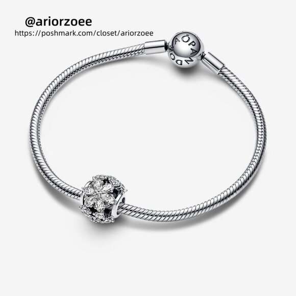 Pandora Sparkling Herbarium Cluster Round Charm|Pendant - Picture 3 of 5